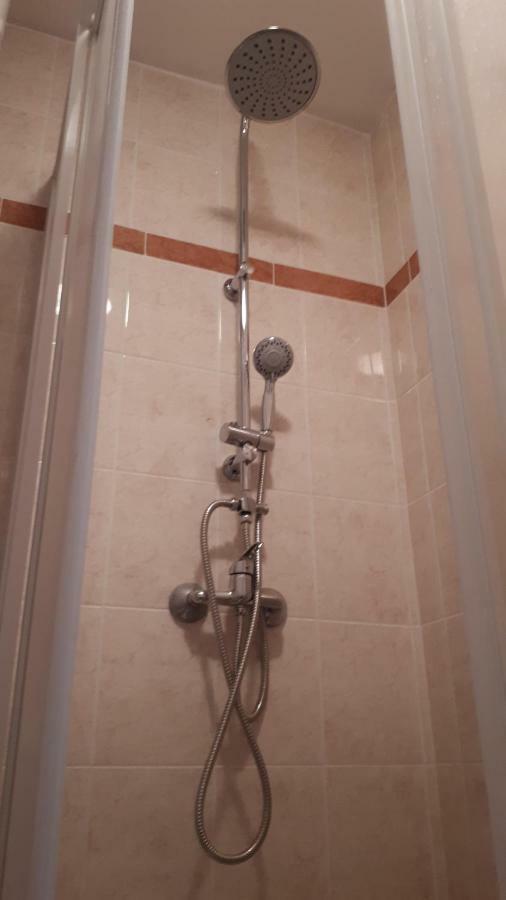 Angi Apartman- Nagyszeru Elhelyezkedes, Vendegkozpontu Szallashely-Szolgaltatas Apartment Harkany Bagian luar foto